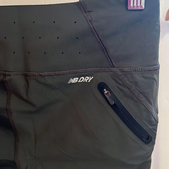 New Balance // Cropped 22” Leggings - Picture 5 of 7